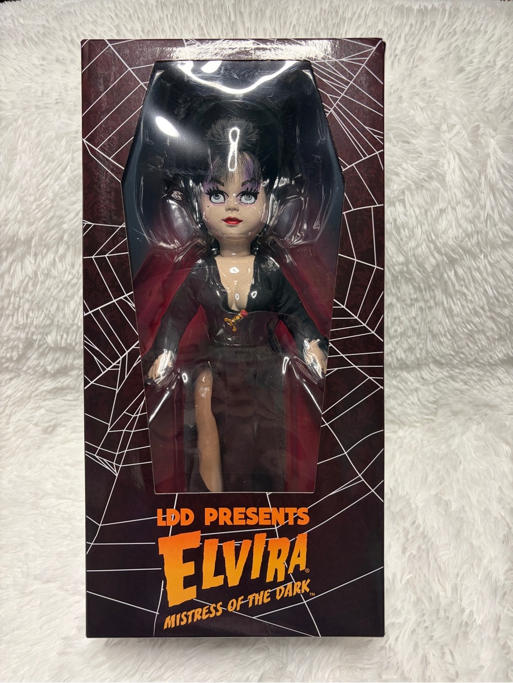 BNIB LIVING DEAD DOLL ELVIRA MISTRESS OF THE DARK